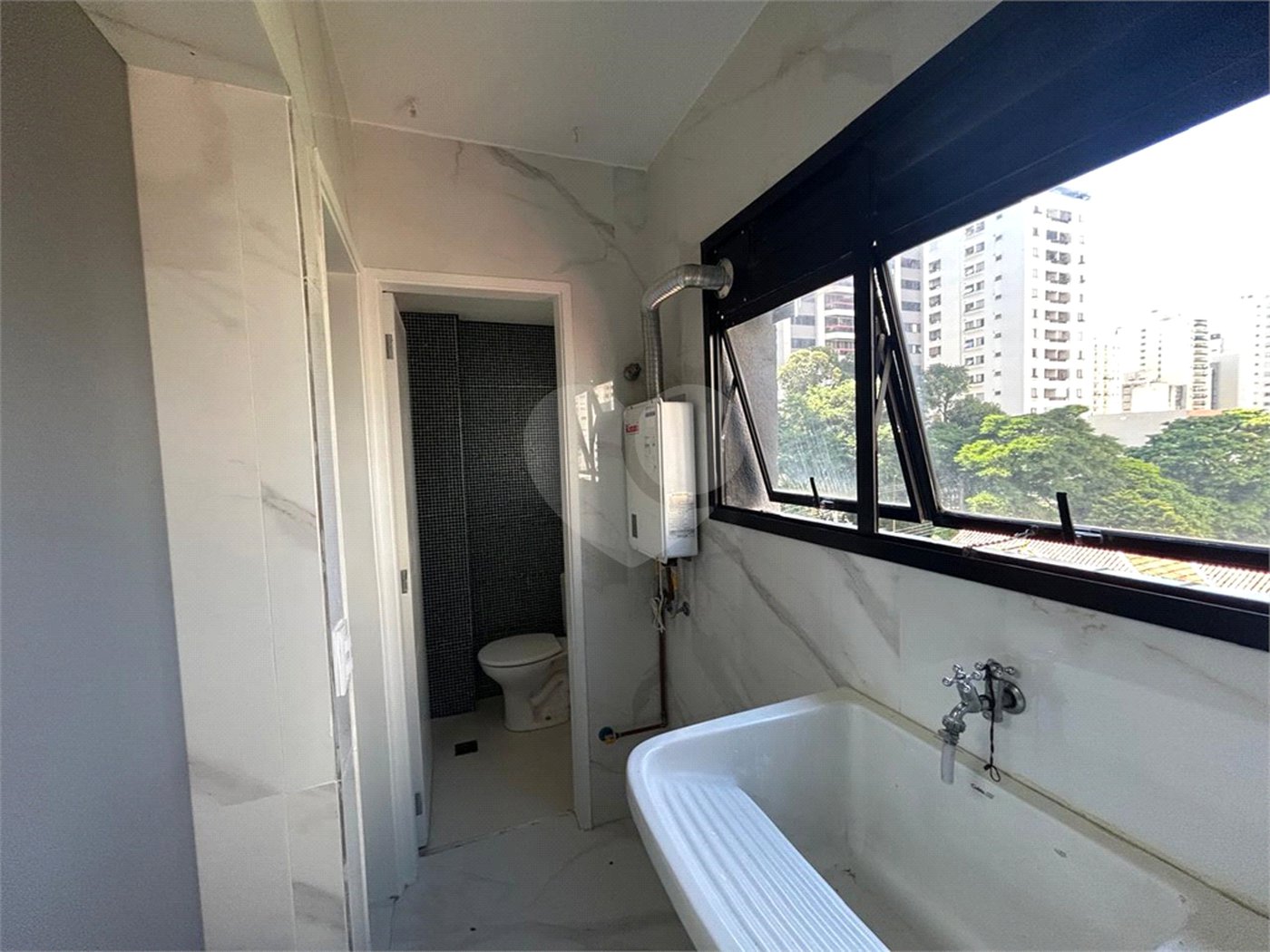 Apartamento para alugar com 3 quartos, sendo 1 suíte,  em Pinheiros, São Paulo, SP