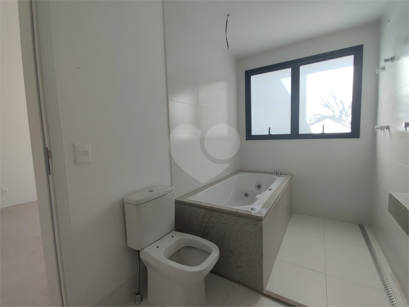 Apartamento à venda com 4 suítes em Jardim Leonor, São Paulo, SP