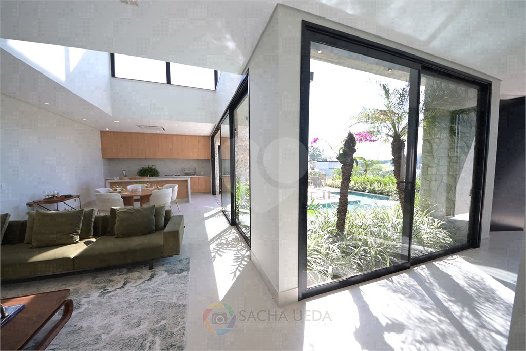 Casa à venda com 4 suítes no condomínio Villa dos Pinheiros, Indaiatuba - SP