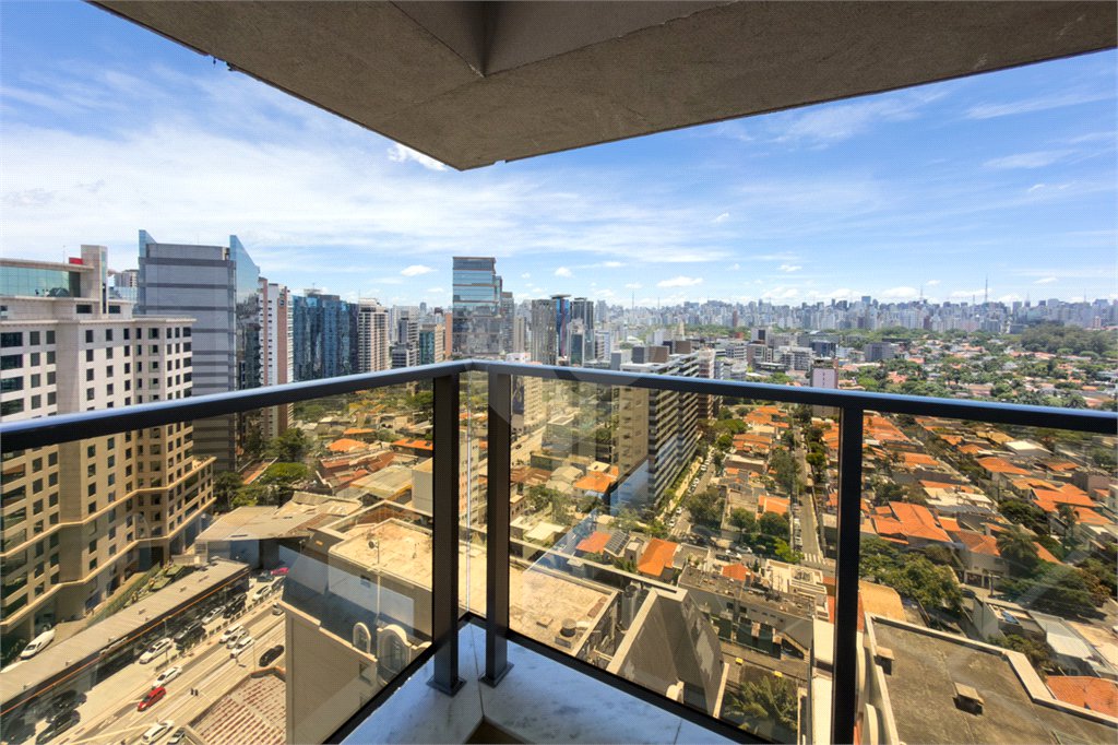 Apartamento de 03 dormitórios sendo 02 suítes com 02 vagas de garagem.