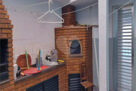 Casa com dois pavimentos na Barra Funda: