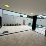 Casa à venda com 5 quartos, sendo 4 suítes, no condomínio Grand Park, Rio de Janeiro - RJ