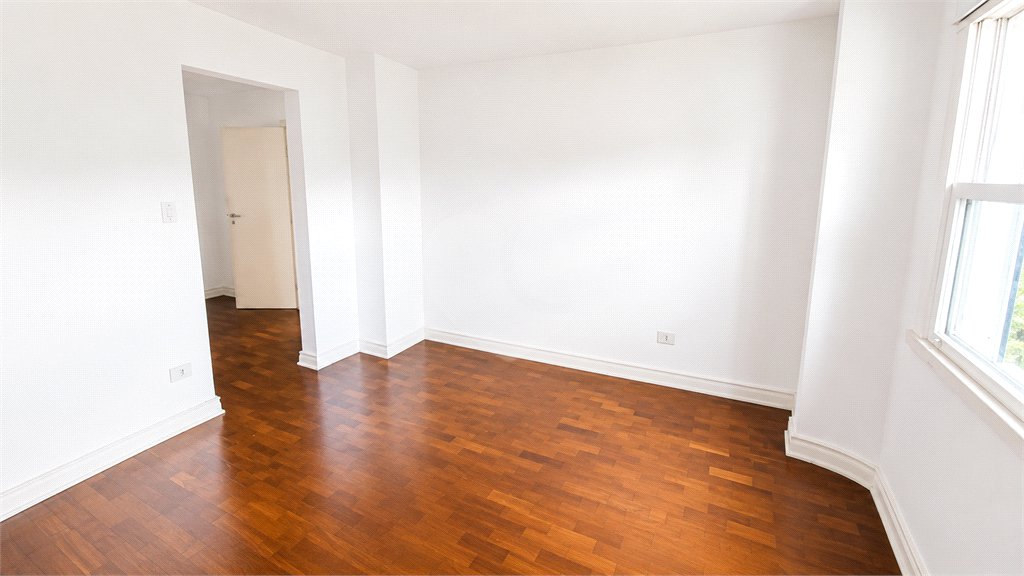 Apartamento à venda com 4 quartos, sendo 1 suíte, em Alto da Boa Vista, São Paulo, SP