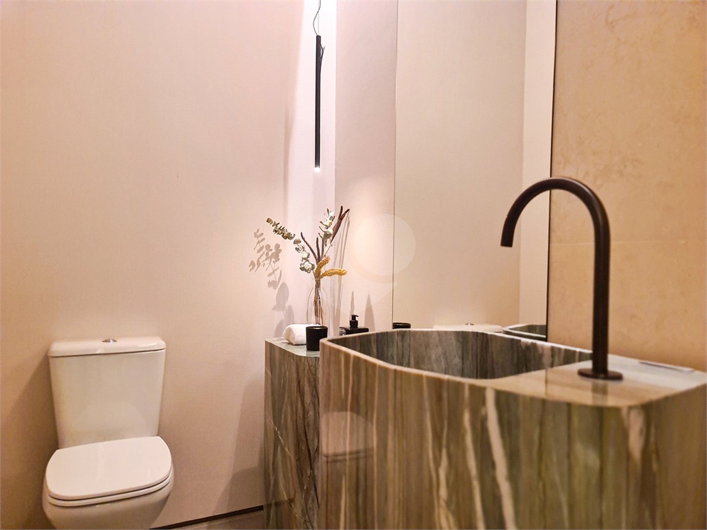 Apartamento à venda com 3 suítes em Quilombo, Cuiabá, MT