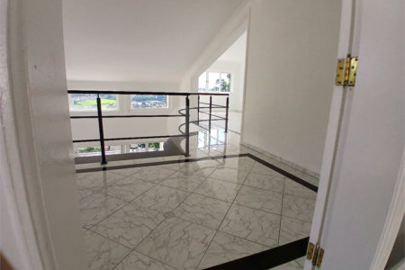 Casa à venda com 4 quartos, sendo 2 suítes, no condomínio Flamboyant, Atibaia - SP