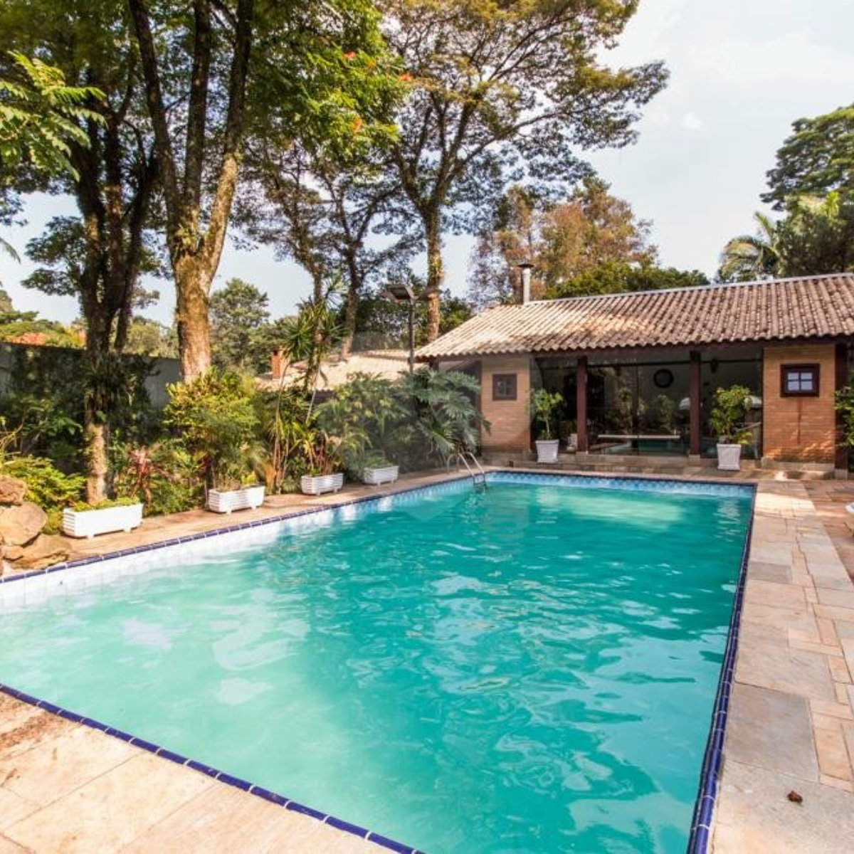 Casa à venda com 5 quartos, sendo 3 suítes, em Alto da Boa Vista, São Paulo, SP