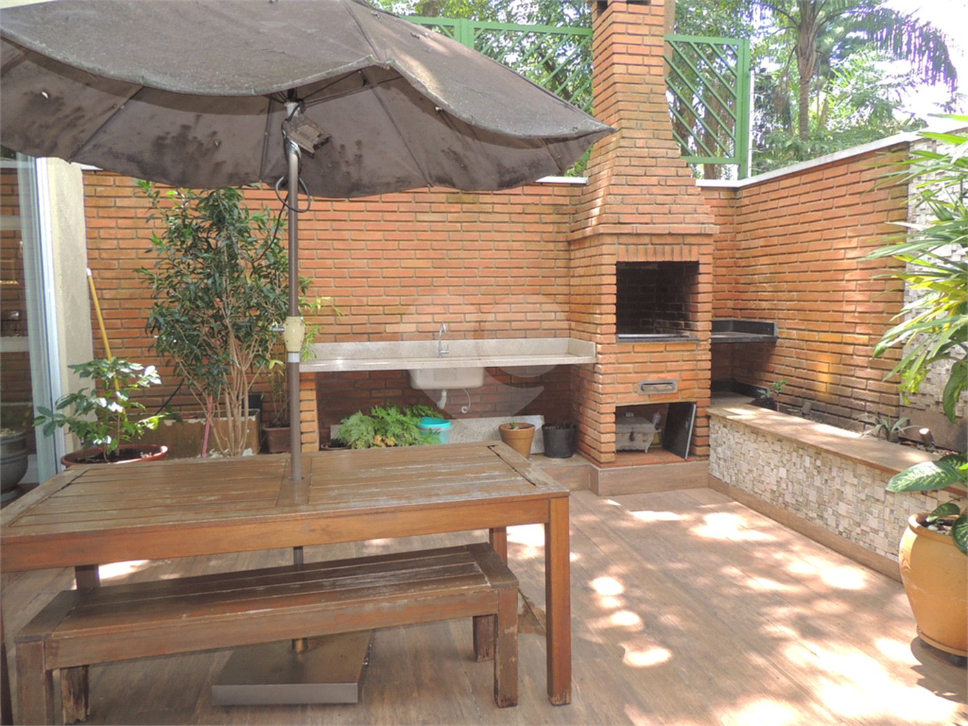 Casa à venda com 4 suítes no condomínio Ville de France, São Paulo - SP