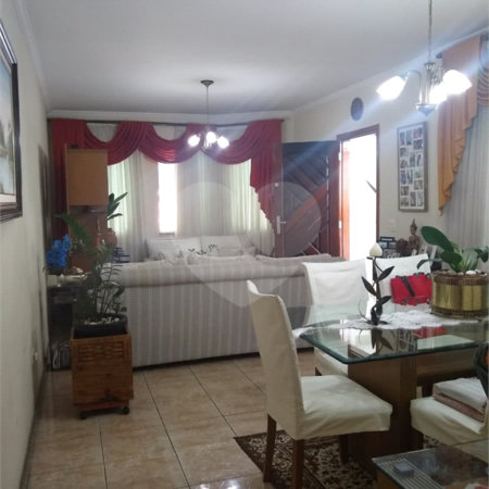 Sobrado à venda com 3 suítes em Vila Nivi, São Paulo, SP