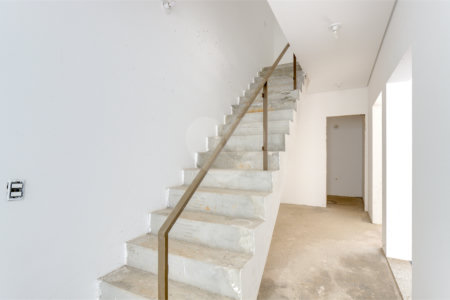 Casa à venda com 4 quartos, sendo 3 suítes, no condomínio Jardim Flora, São Paulo - SP
