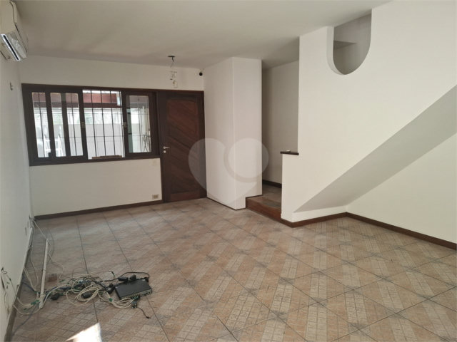Sobrado à venda com 3 quartos, sendo 1 suíte,  em Chácara Santo Antônio, São Paulo, SP