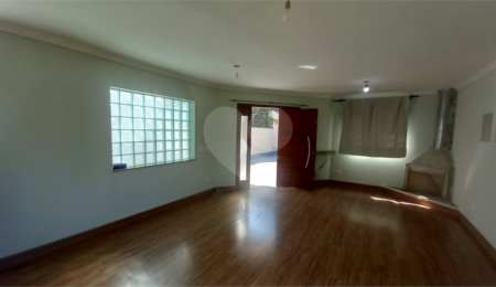 Sobrado à venda com 4 quartos, sendo 2 suítes,  em Tremembé, São Paulo, SP