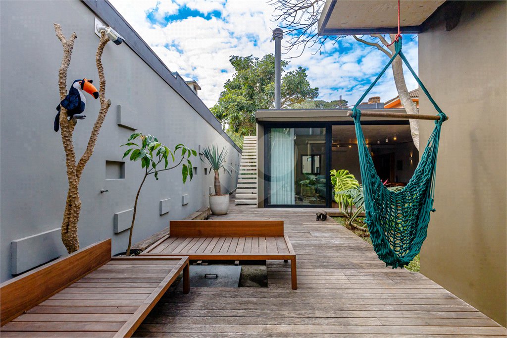 Casa à venda com 6 quartos, sendo 2 suítes,  em Santo Amaro, São Paulo, SP