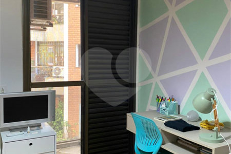 Apartamento à venda com 3 quartos, sendo 1 suíte, em Real Parque, São Paulo, SP