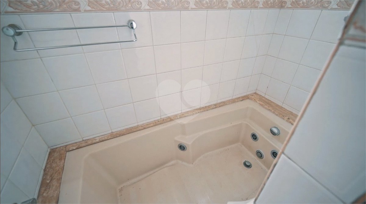Terreno à venda com 6 quartos no condomínio Quinta dos Lagos, Cotia - SP