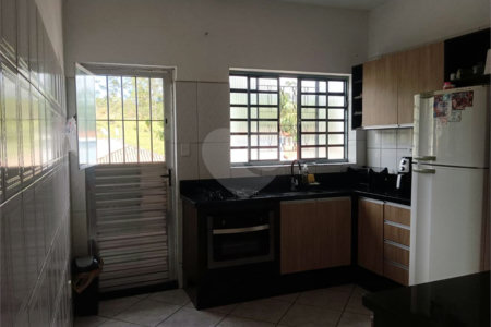 Casa à venda com 4 quartos, sendo 1 suíte,  no Centro, Salesópolis, SP