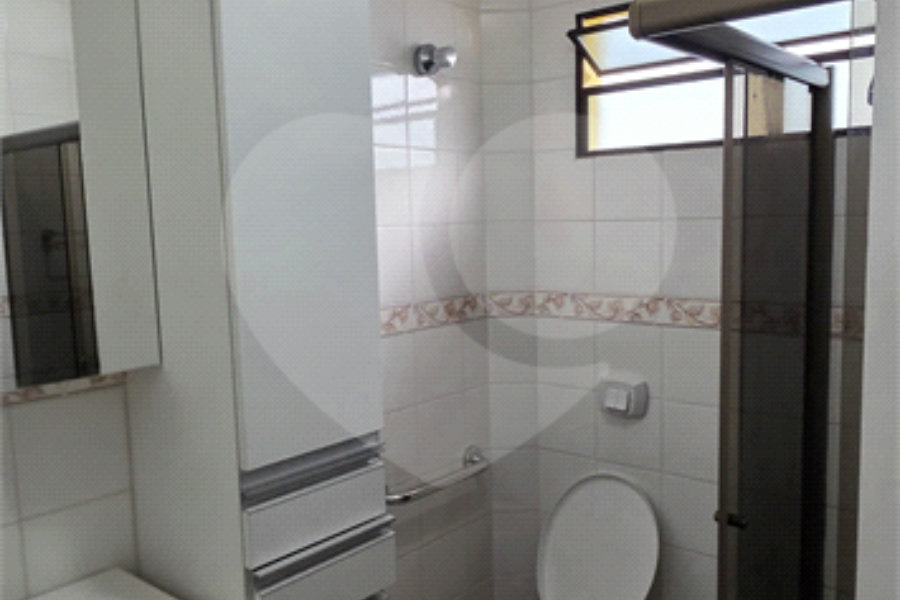Sobrado à venda com 3 quartos em Santa Terezinha, São Paulo, SP