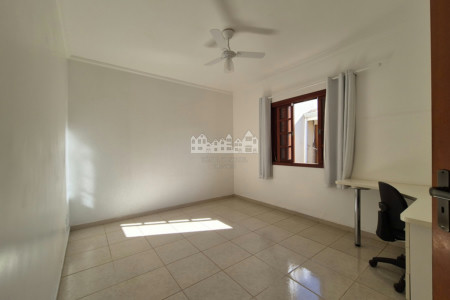Casa à venda com 3 quartos, sendo 1 suíte, em Retiro das Fontes, Atibaia, SP