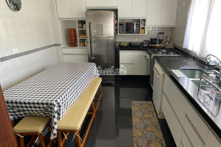 Casa à venda com 3 quartos, sendo 1 suíte, com vista deslumbrante em Recreio Maristela, Atibaia