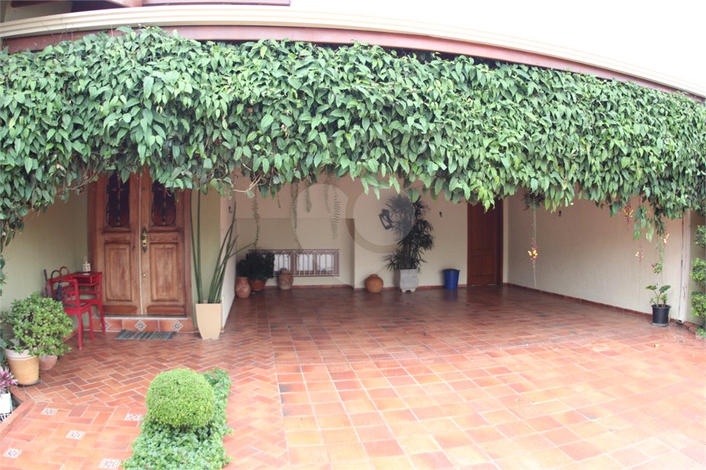 Casa à venda ou para alugar com 3 suítes em Vila Petrópolis, Atibaia, SP