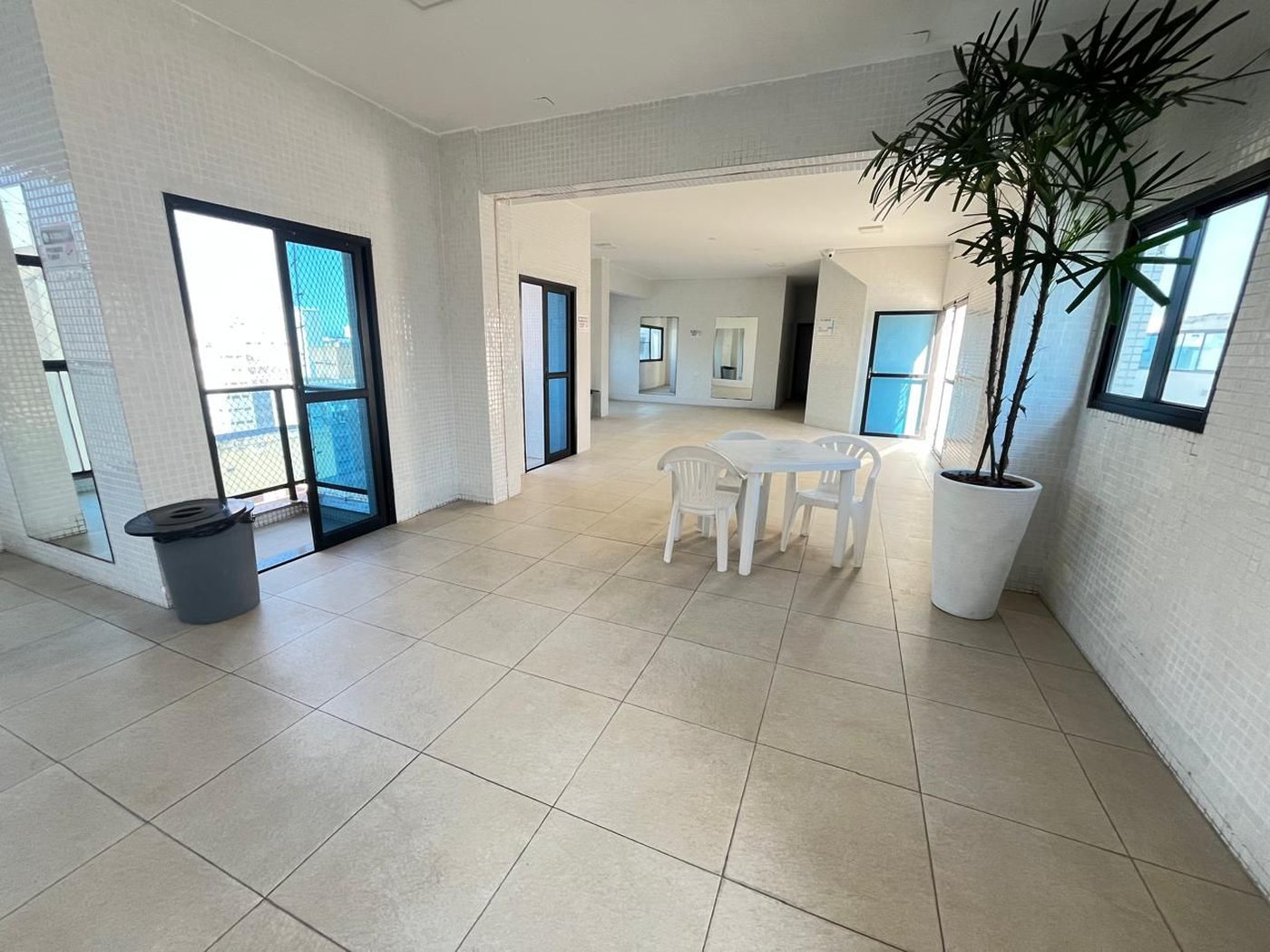 Oportunidade em Pitangueiras! Apartamento de 2 Dormitórios a Poucos Passos da Praia