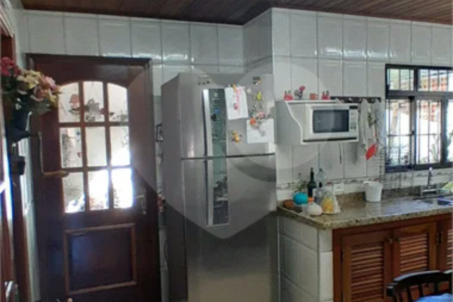 Sobrado à venda com 3 quartos, sendo 1 suíte, em Vila Isabela, Campos do Jordão, SP