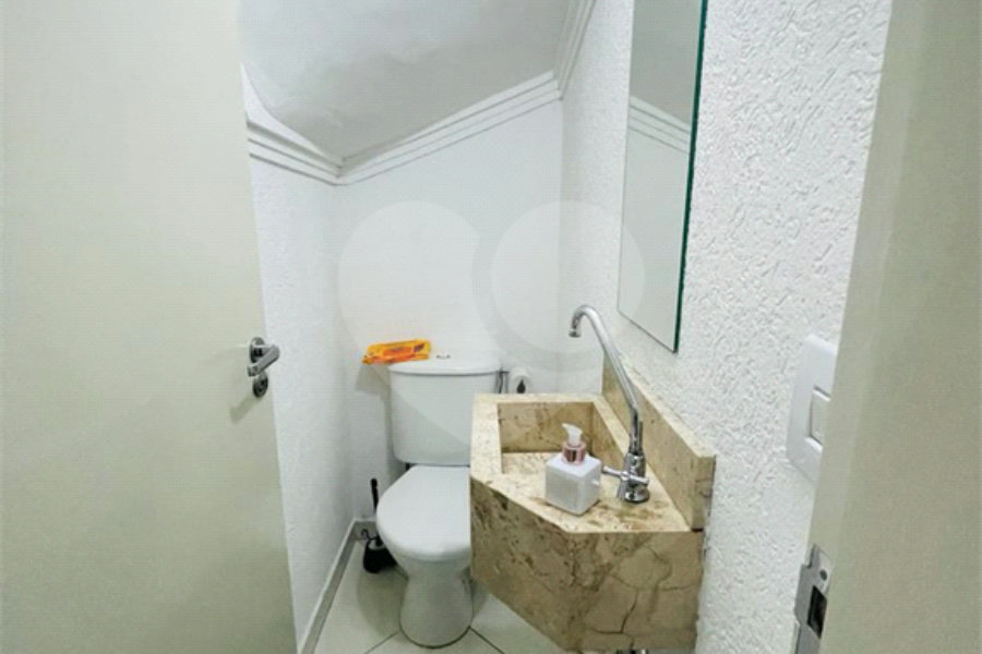 Casa à venda com 3 quartos, sendo 1 suíte,  no condomínio Rafaela I, São Paulo - SP