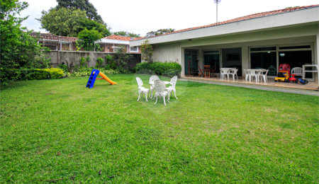 Casa Térrea à venda com 4 quartos, sendo 1 suíte,  em Alto da Boa Vista, São Paulo, SP
