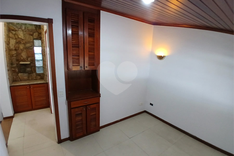 Casa à venda ou para alugar com 3 quartos, sendo 2 suítes, no condomínio Chácara das Rosas, São Paulo - SP