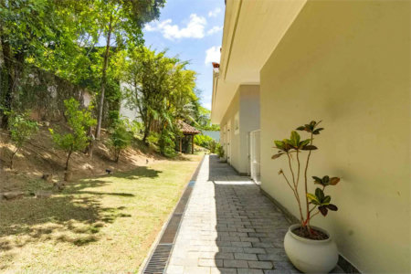 Casa à venda com 7 quartos, sendo 5 suítes, em Morumbi, São Paulo, SP