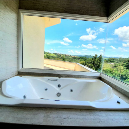 Casa à venda com 5 quartos, sendo 3 suítes, no condomínio Serra da Estrela, Atibaia - SP