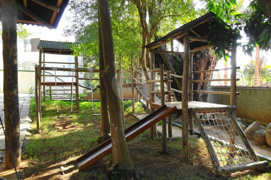 Casa à venda com 4 quartos, sendo 3 suítes,  no condomínio Domus, São Paulo - SP