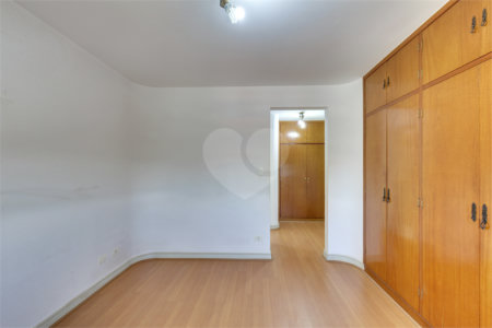 Apartamento à venda com 4 quartos, sendo 1 suíte, em Alto da Boa Vista, São Paulo, SP