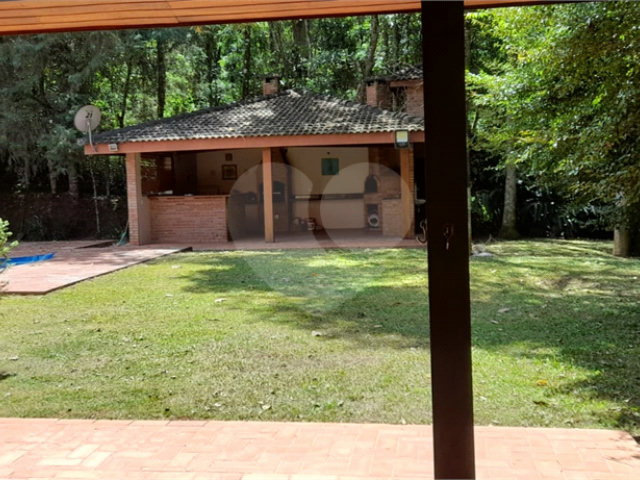 Sobrado à venda com 3 suítes em Serra da Cantareira, Mairiporã, SP