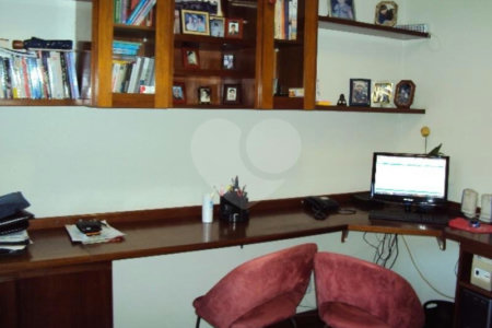 Sobrado à venda com 4 quartos, sendo 2 suítes, em Jardim Peri Peri, São Paulo, SP