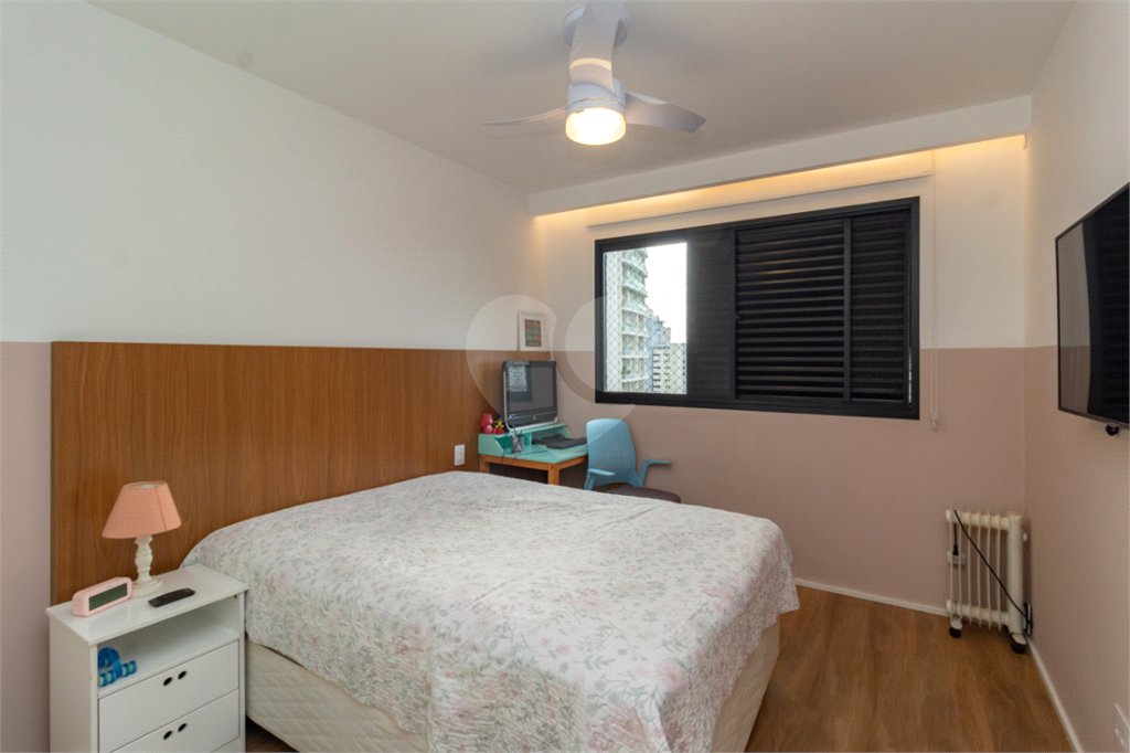 Apartamento à venda com 3 quartos, sendo 1 suíte, em Moema, São Paulo, SP