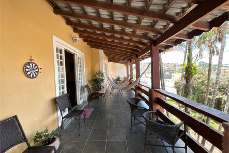 Casa à venda com 5 quartos, sendo 2 suítes,  em Jardim Maristela, Atibaia, SP
