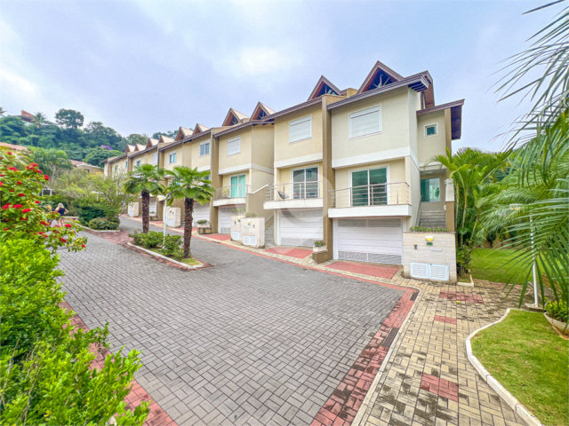 Casa à venda com 3 quartos, sendo 2 suítes,  no condomínio Floradas da Serra, São Paulo - SP
