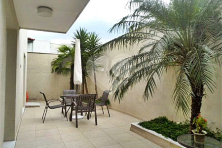 Casa à venda com 4 suítes no condomínio Chácara das Rosas, São Paulo - SP