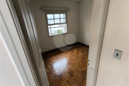 Sobrado à venda com 5 quartos, sendo 1 suíte, em Jardim Trussardi, São Paulo, SP