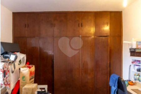Casa à venda com 4 quartos, sendo 2 suítes, em Vila Gumercindo, São Paulo, SP