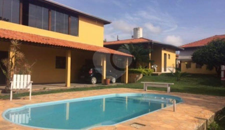 Casa à venda com 6 quartos, sendo 4 suítes,  no condomínio Cond Riacho Fundo, Araçoiaba da Serra - SP