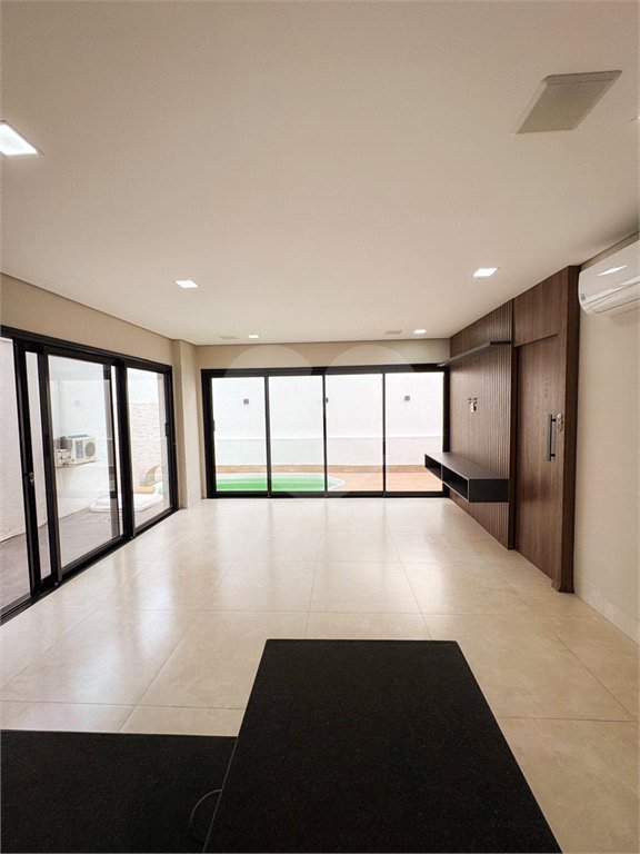 Casa à venda com 4 quartos, sendo 2 suítes, no condomínio Belvedere 2, Cuiabá - MT