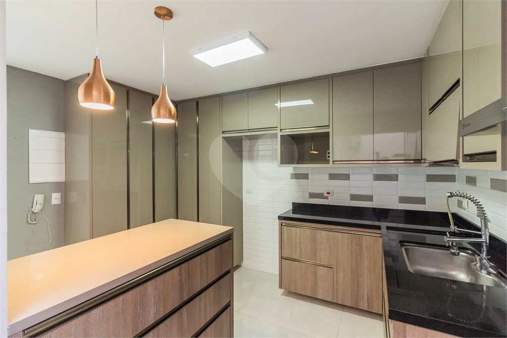 Casa à venda com 3 quartos, sendo 2 suítes,  no condomínio Sagres, São Paulo - SP