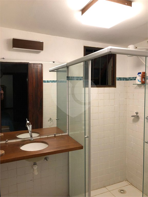 Casa à venda com 4 quartos, sendo 2 suítes,  em Barra Velha, Ilhabela, SP