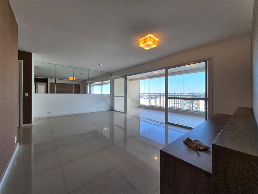Apartamento à venda com 3 quartos, sendo 1 suíte,  em Jardim Olympia, São Paulo, SP