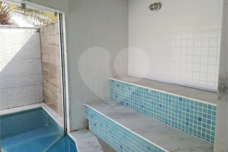 Casa à venda com 4 quartos, sendo 1 suíte, no condomínio Atlantico Sul, Rio de Janeiro - RJ