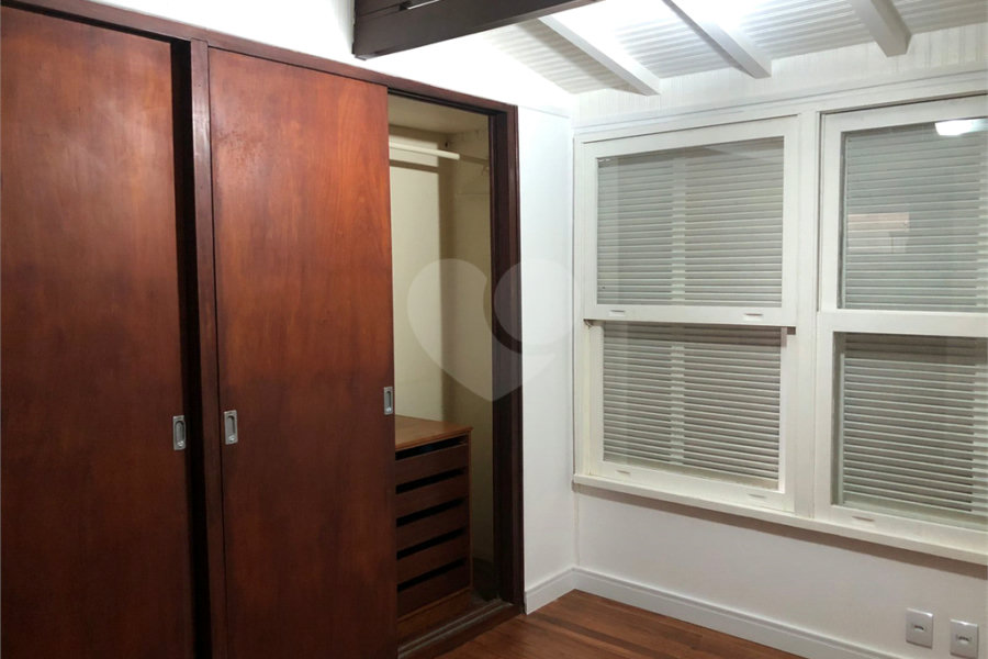 Sobrado à venda com 5 quartos, sendo 1 suíte,  em Tremembé, São Paulo, SP