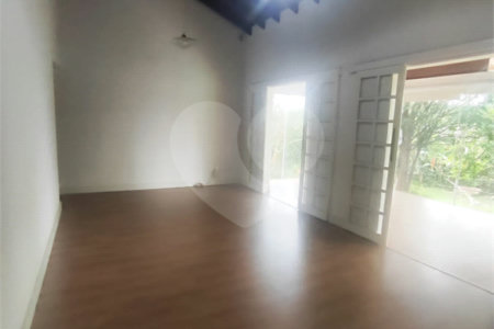 Casa à venda com 4 quartos, sendo 1 suíte, em Ivoturucaia, Jundiaí, SP