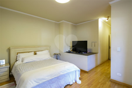 Casa à venda com 4 quartos, sendo 2 suítes, no condomínio Parque das Arvores, São Paulo - SP