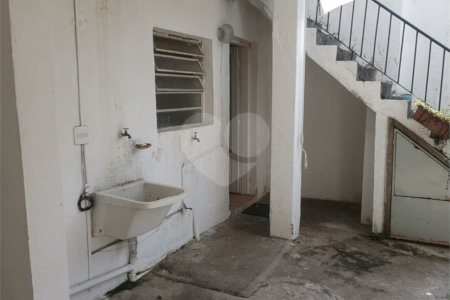 Casa de 1 dormitório com quintal e jardim na Vila Ipojuca!